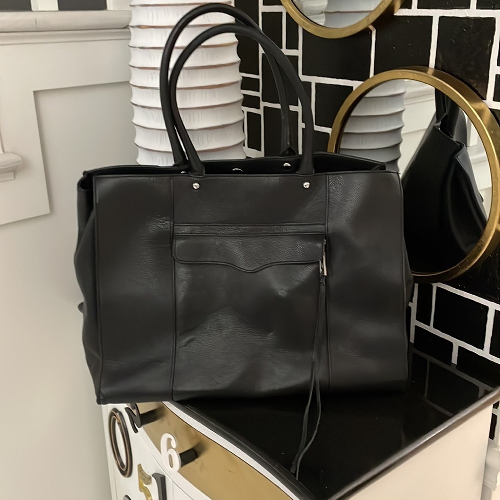 Rebecca Minkoff Leather tote… HUUUGE!